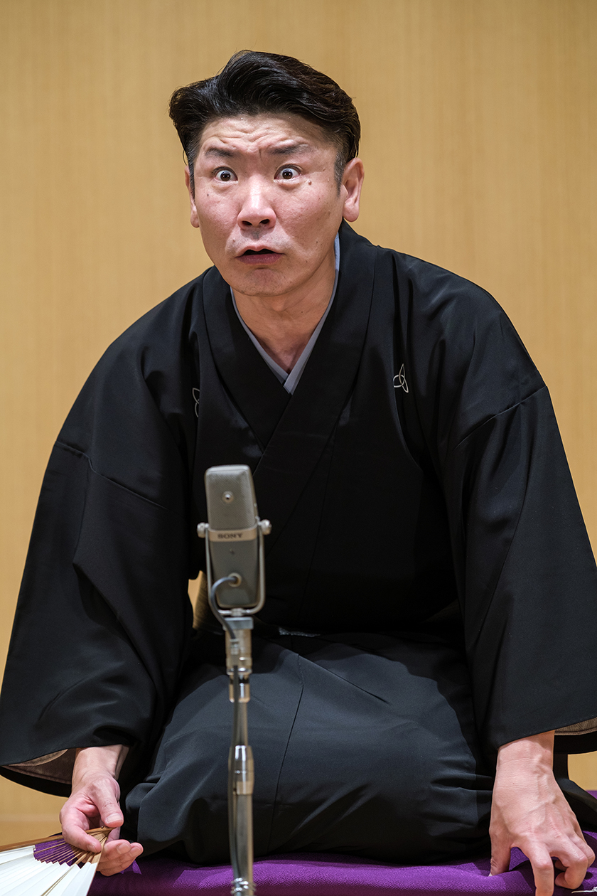 桂三度さんの落語姿
